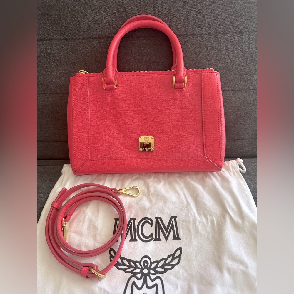MCM pink Nuovo leather shoulder bag with crossbody strap. Authenic.